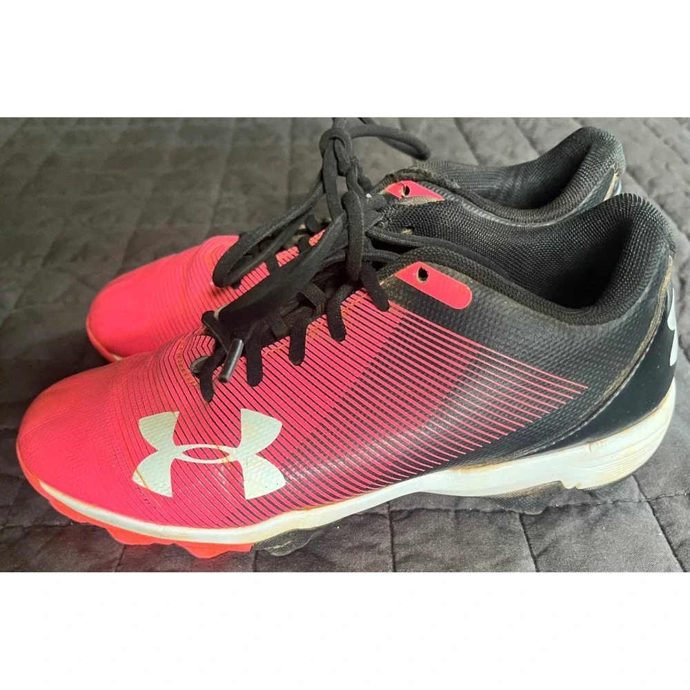 Under Armour Leadoff Low RM Youth Sports Cleats Pink Black 2.5Y 1297316-601